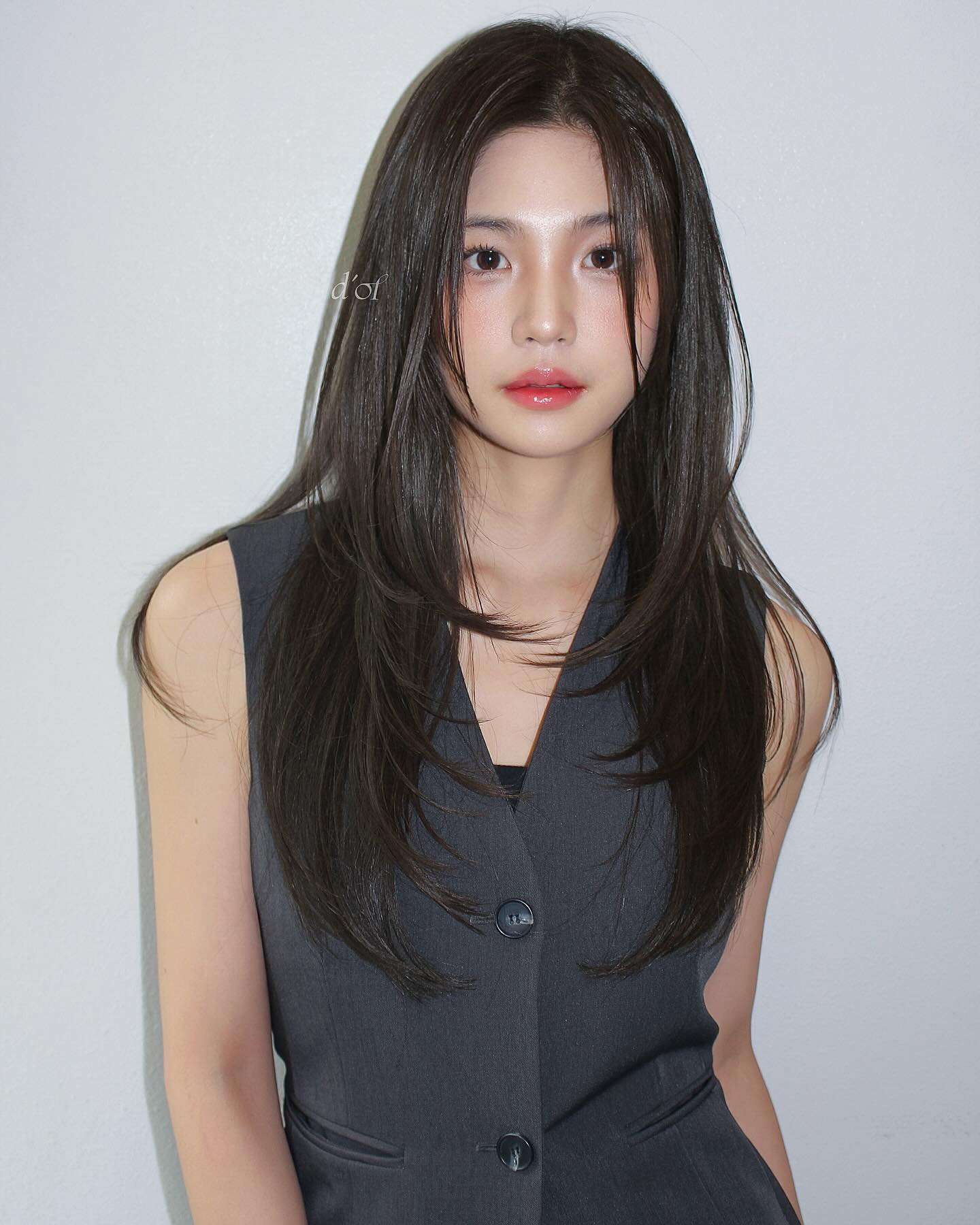 Tóc suôn thẳng soán ngôi tóc xoăn với 5 kiểu hot nhất đông này: Siêu trẻ, sang trọng và dễ chăm sóc- Ảnh 9.