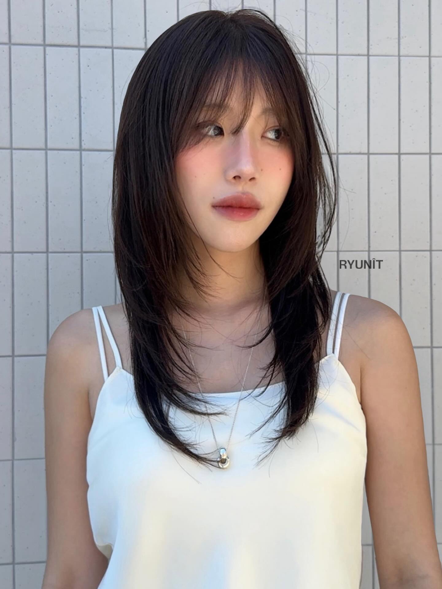 Tóc suôn thẳng soán ngôi tóc xoăn với 5 kiểu hot nhất đông này: Siêu trẻ, sang trọng và dễ chăm sóc- Ảnh 8.