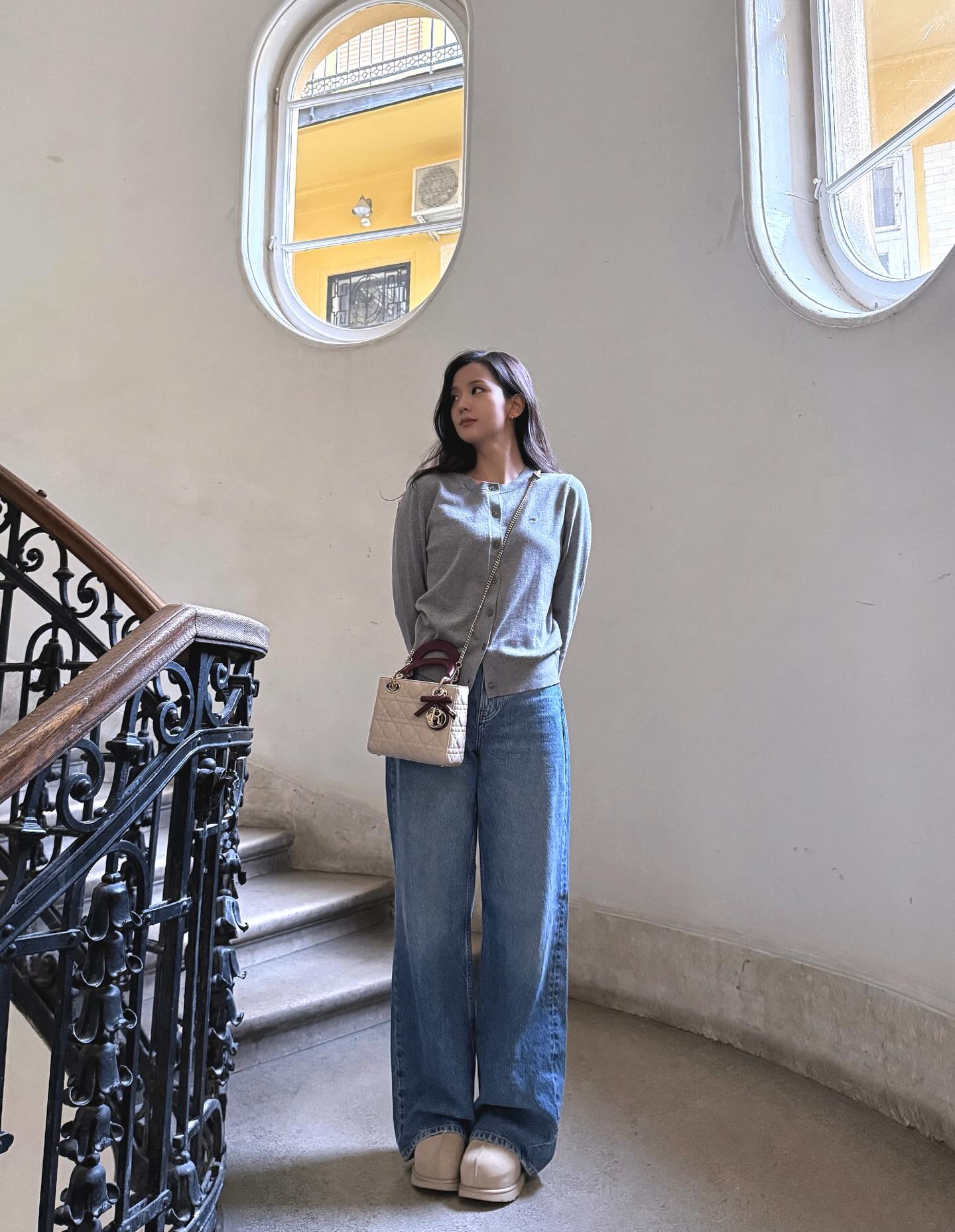 Hóa ra Jisoo là "cao thủ" mặc áo len, gợi ý 5 công thức hack tuổi đỉnh của đỉnh- Ảnh 9.