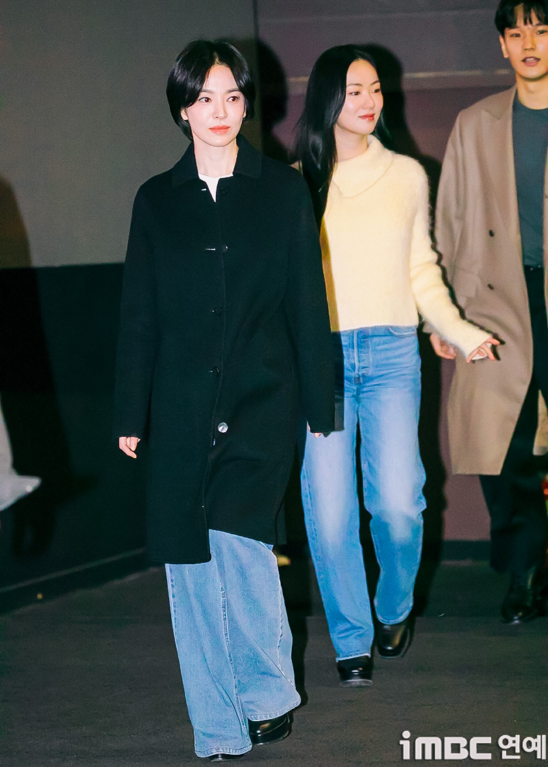 Mặc quần jeans theo phong cách tối giản: Song Hye Kyo chính là "chuyên gia"- Ảnh 10.