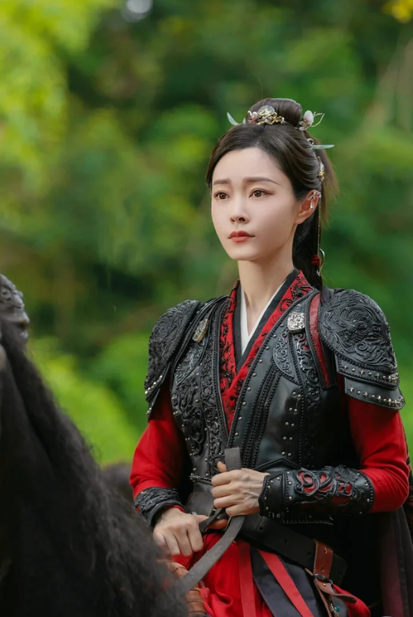 10 nữ tướng quân đẹp nhất Trung Quốc: Triệu Vy bét bảng, hạng 1 khí thế vang danh thiên hạ- Ảnh 5.