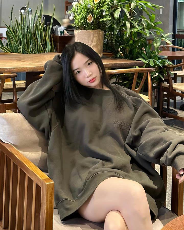 Rũ bỏ thời trang oversize, hot girl "đốt mắt" fan với loạt ảnh bikini bốc lửa- Ảnh 1.