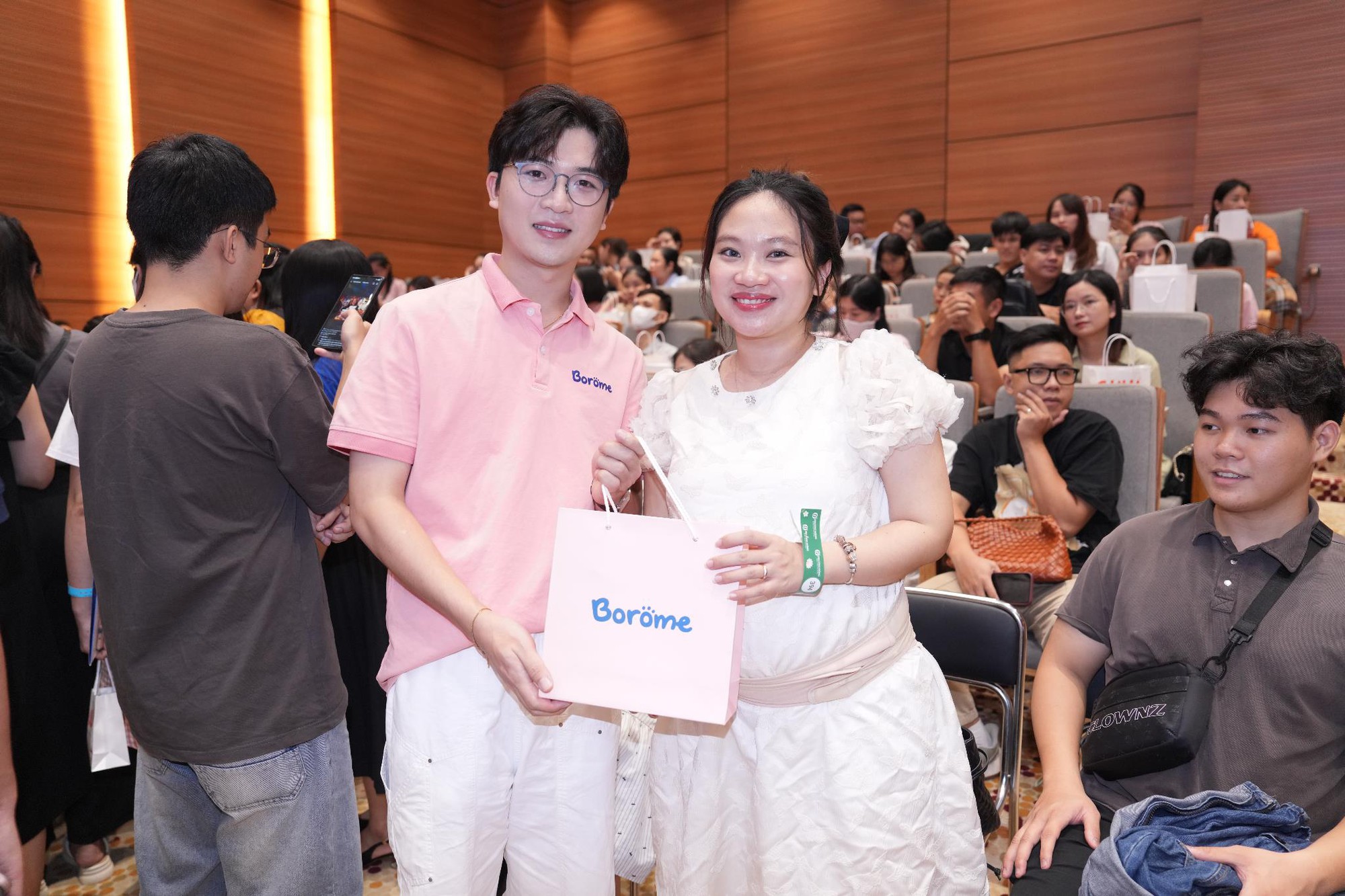 Hành trình sẻ chia của Borome tại bệnh viện Phương Đông- Ảnh 2.