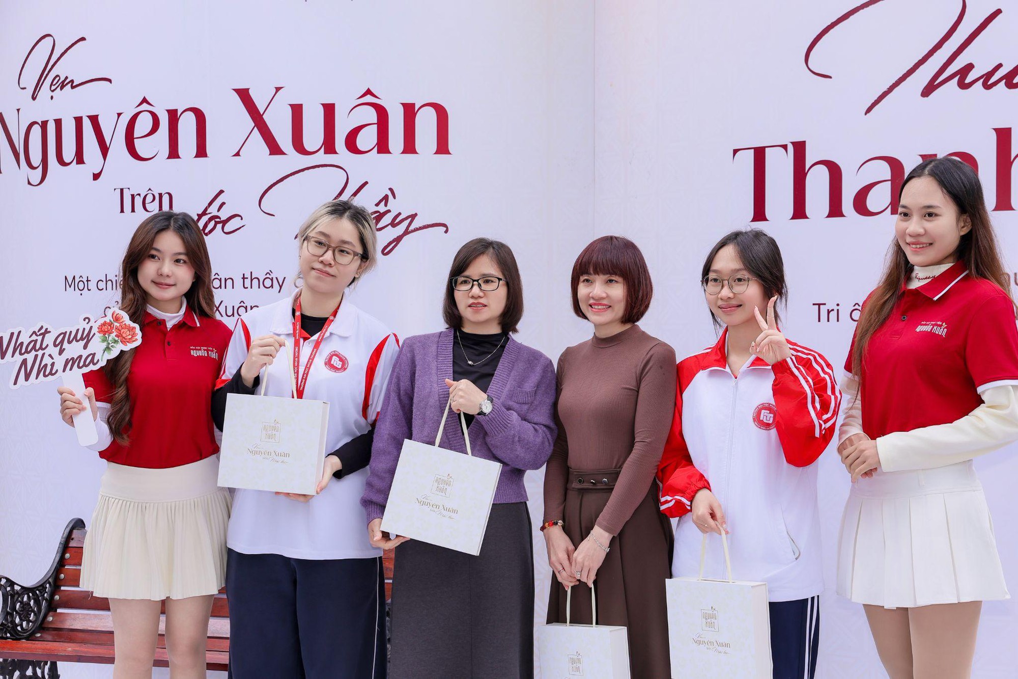 “Tiệm tóc thanh xuân” - Khi mái tóc thầy kể câu chuyện tri ân bằng những chạm khẽ của sinh viên- Ảnh 9.