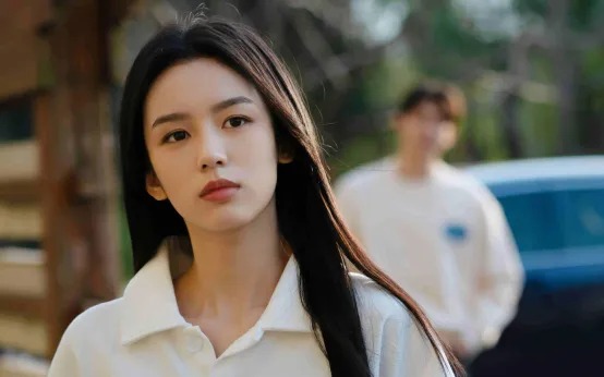 MXH dậy sóng vì mỹ nhân mắc bệnh "mẹ thiên hạ": Mùa hè không cho bật điều hoà, chửi mắng bạn diễn giữa phim trường- Ảnh 2. MXH dậy sóng vì mỹ nhân mắc bệnh "mẹ thiên hạ": Mùa hè không cho bật điều hoà, chửi mắng bạn diễn giữa phim trường- Ảnh 2.