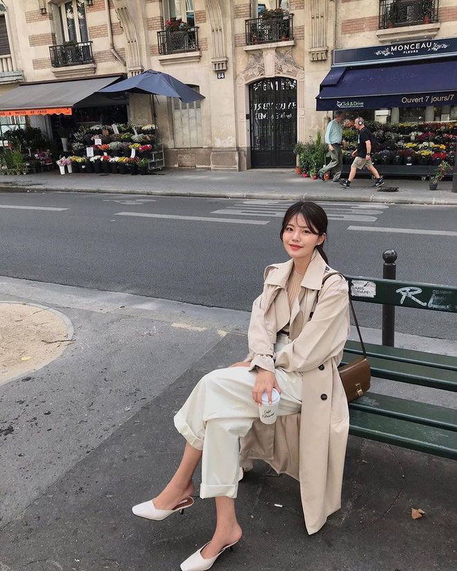 Tủ đồ tối giản cho phụ nữ trên 40: Chỉ cần giữ 10 món này - tiết kiệm mà vẫn mặc đẹp mỗi ngày- Ảnh 4. Tủ đồ tối giản cho phụ nữ trên 40: Chỉ cần giữ 10 món này - tiết kiệm mà vẫn mặc đẹp mỗi ngày- Ảnh 4.