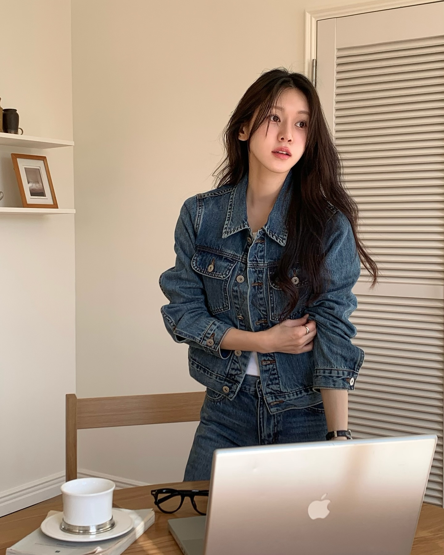 Vì sao phụ nữ ở mọi độ tuổi nên ưu tiên sắm áo khoác ngắn hơn áo khoác dài?- Ảnh 3. Vì sao phụ nữ ở mọi độ tuổi nên ưu tiên sắm áo khoác ngắn hơn áo khoác dài?- Ảnh 3.