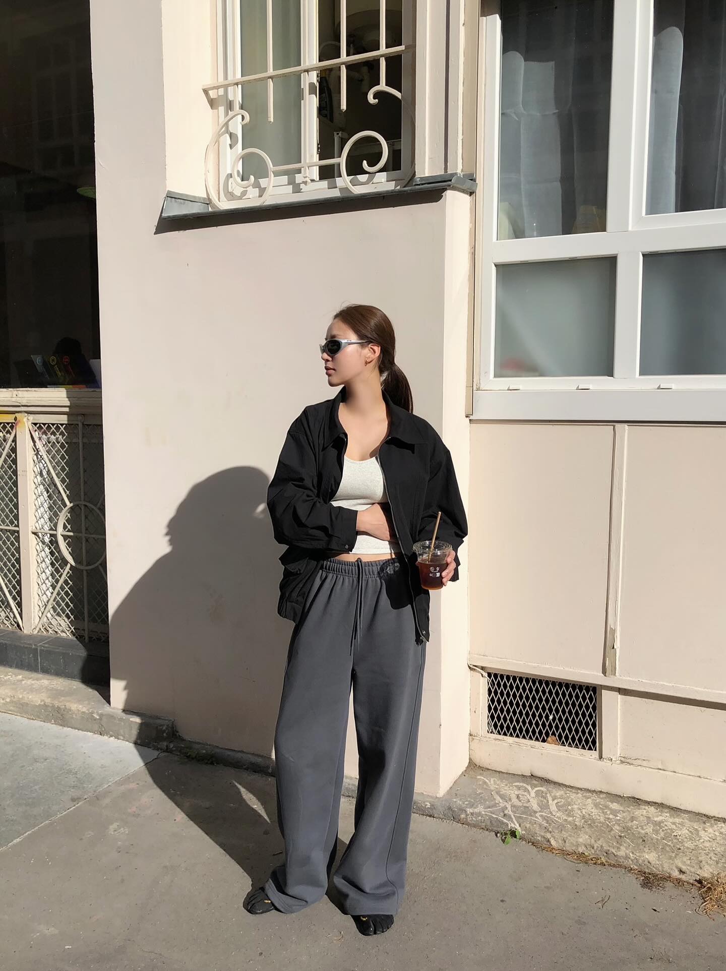 Vì sao phụ nữ ở mọi độ tuổi nên ưu tiên sắm áo khoác ngắn hơn áo khoác dài?- Ảnh 5. Vì sao phụ nữ ở mọi độ tuổi nên ưu tiên sắm áo khoác ngắn hơn áo khoác dài?- Ảnh 5.