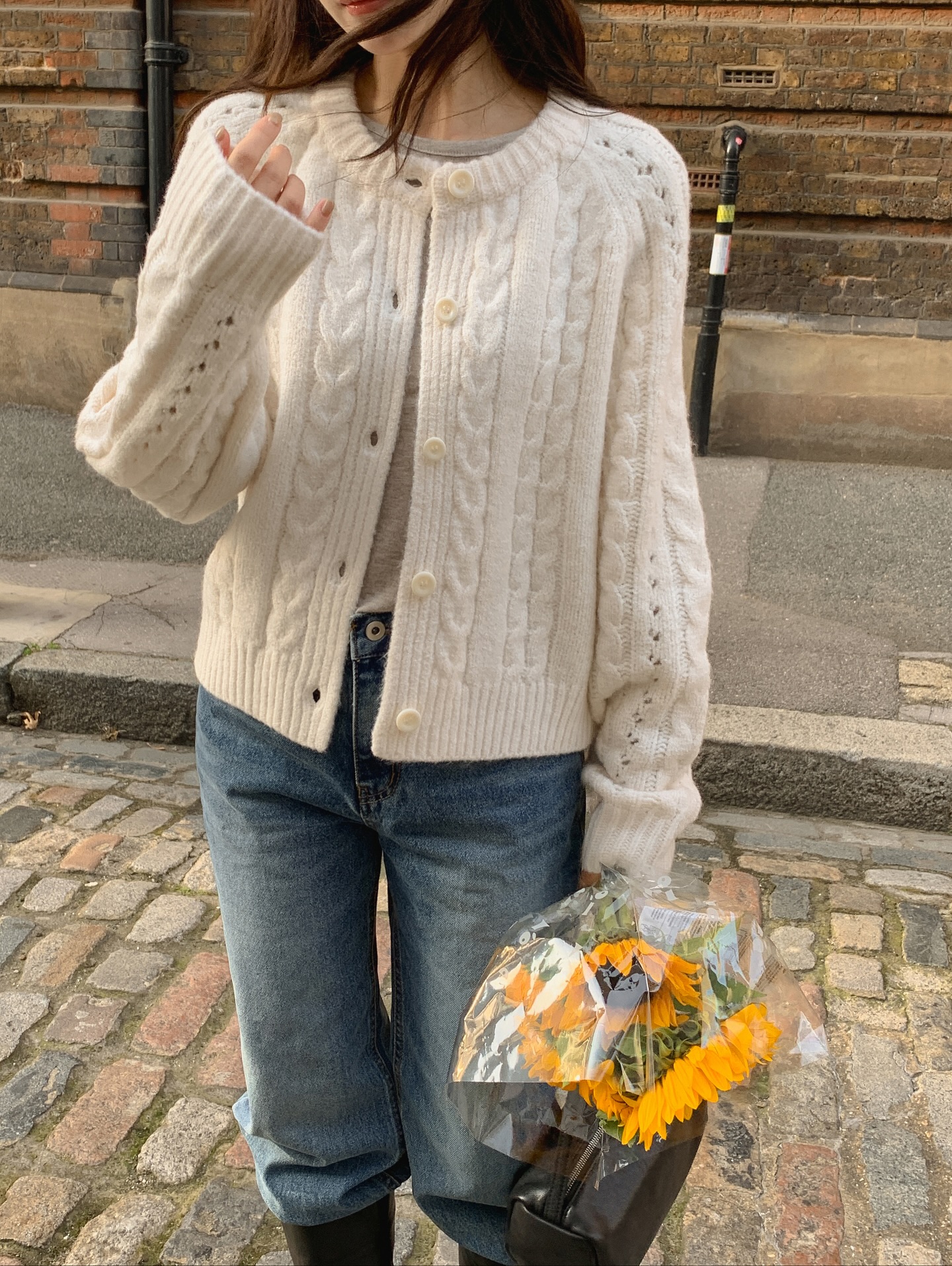 5 cách mặc áo len hack tuổi "bất bại", chắc chắn là nhiều chị em chưa biết hết- Ảnh 9. 5 cách mặc áo len hack tuổi "bất bại", chắc chắn là nhiều chị em chưa biết hết- Ảnh 9.