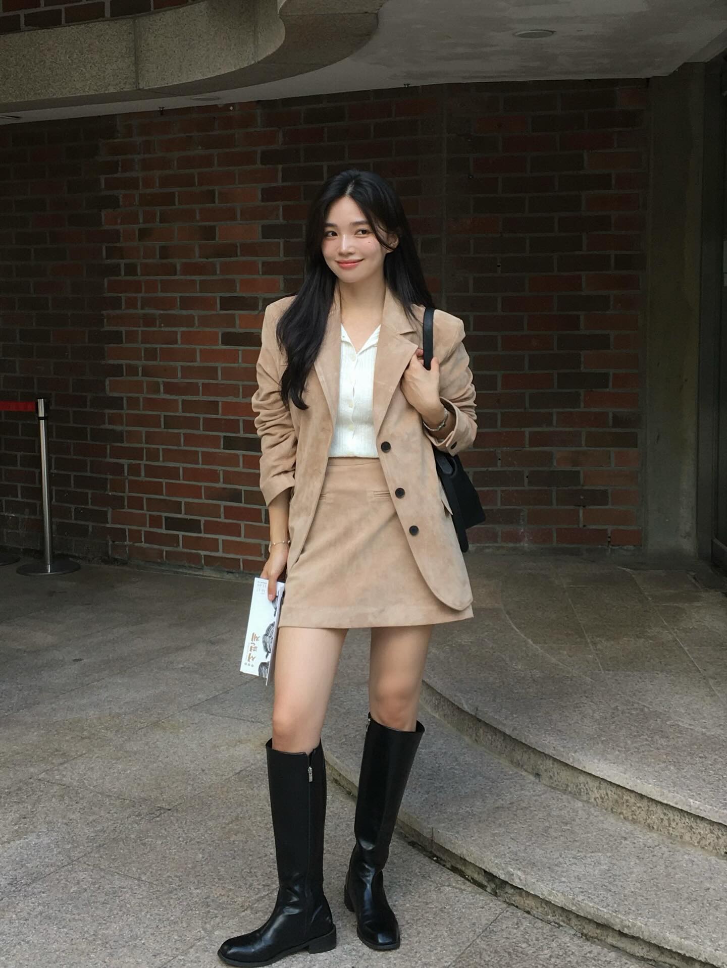 Vì sao phụ nữ ở mọi độ tuổi nên ưu tiên sắm áo khoác ngắn hơn áo khoác dài?- Ảnh 6. Vì sao phụ nữ ở mọi độ tuổi nên ưu tiên sắm áo khoác ngắn hơn áo khoác dài?- Ảnh 6.