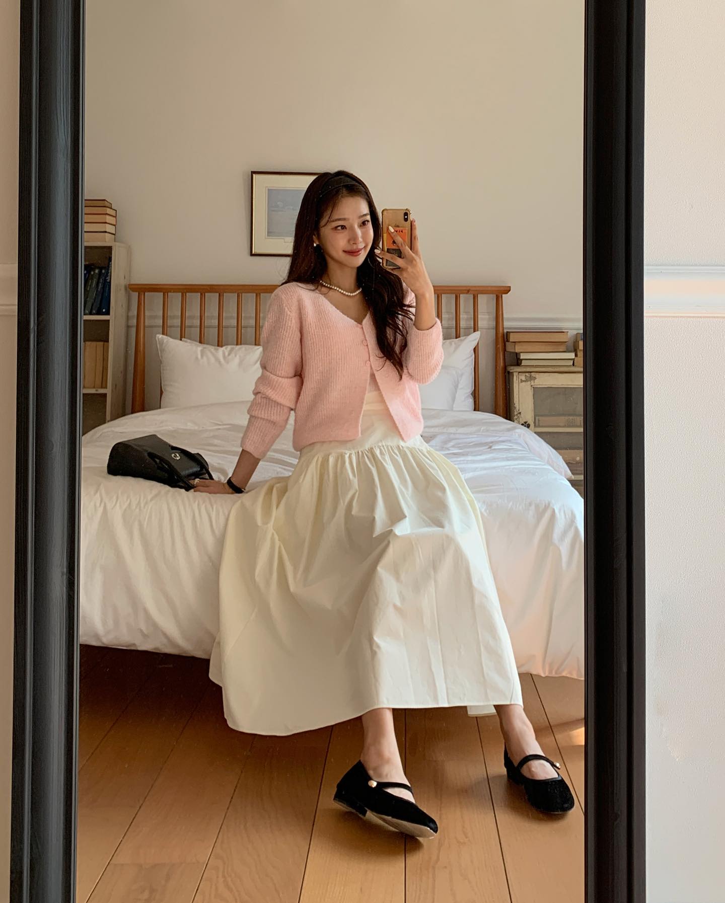 Có ít nhất 10 cách mặc áo khoác + váy đậm chất nữ tính, sang chảnh đẹp mê- Ảnh 2. Có ít nhất 10 cách mặc áo khoác + váy đậm chất nữ tính, sang chảnh đẹp mê- Ảnh 2.