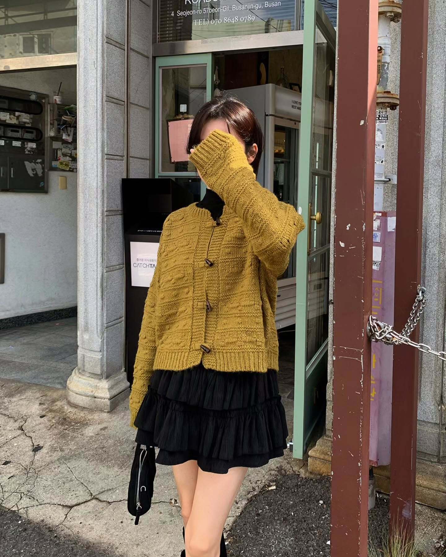 Có ít nhất 10 cách mặc áo khoác + váy đậm chất nữ tính, sang chảnh đẹp mê- Ảnh 1. Có ít nhất 10 cách mặc áo khoác + váy đậm chất nữ tính, sang chảnh đẹp mê- Ảnh 1.