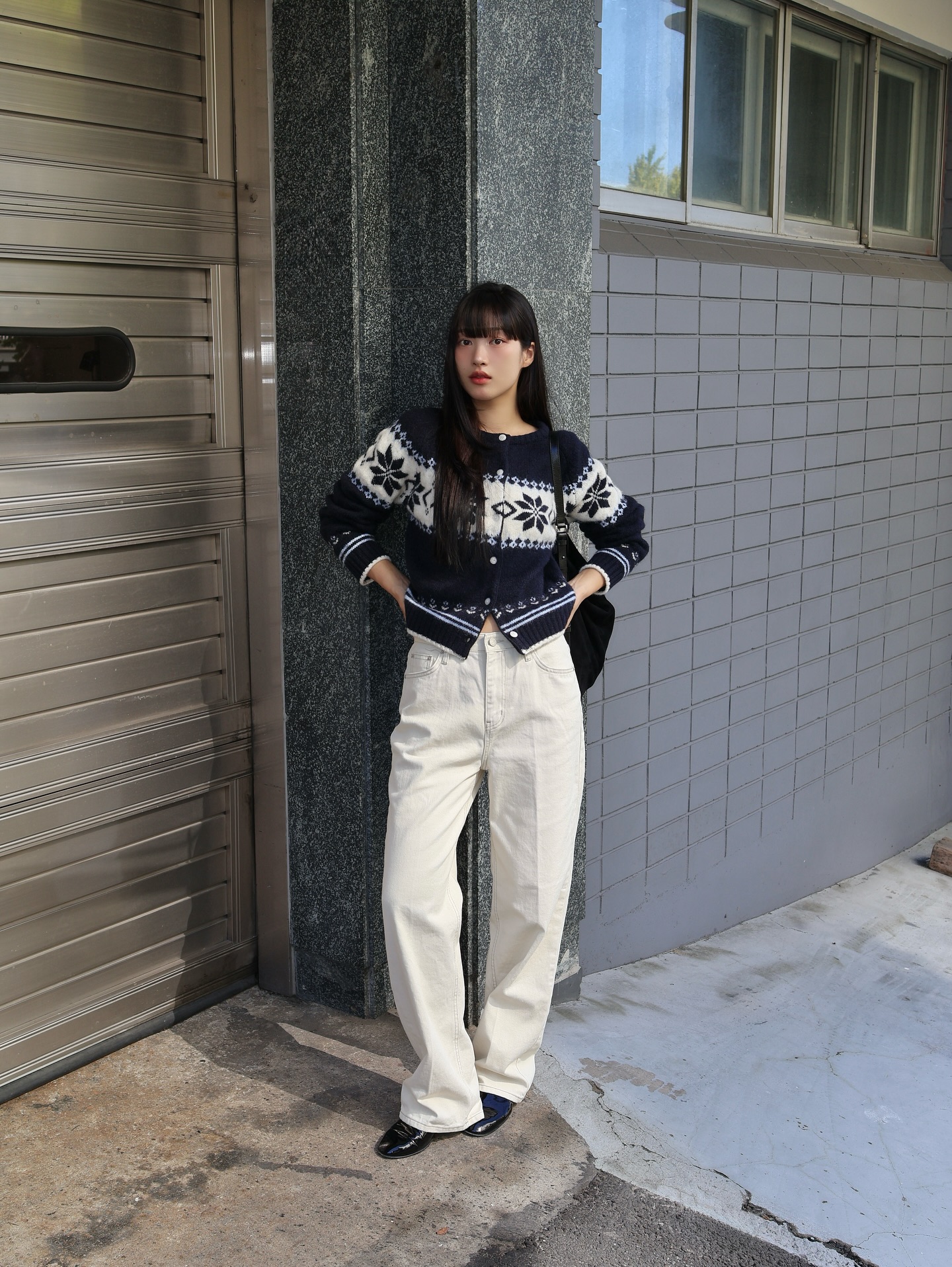 5 cách mặc áo len hack tuổi "bất bại", chắc chắn là nhiều chị em chưa biết hết- Ảnh 2. 5 cách mặc áo len hack tuổi "bất bại", chắc chắn là nhiều chị em chưa biết hết- Ảnh 2.