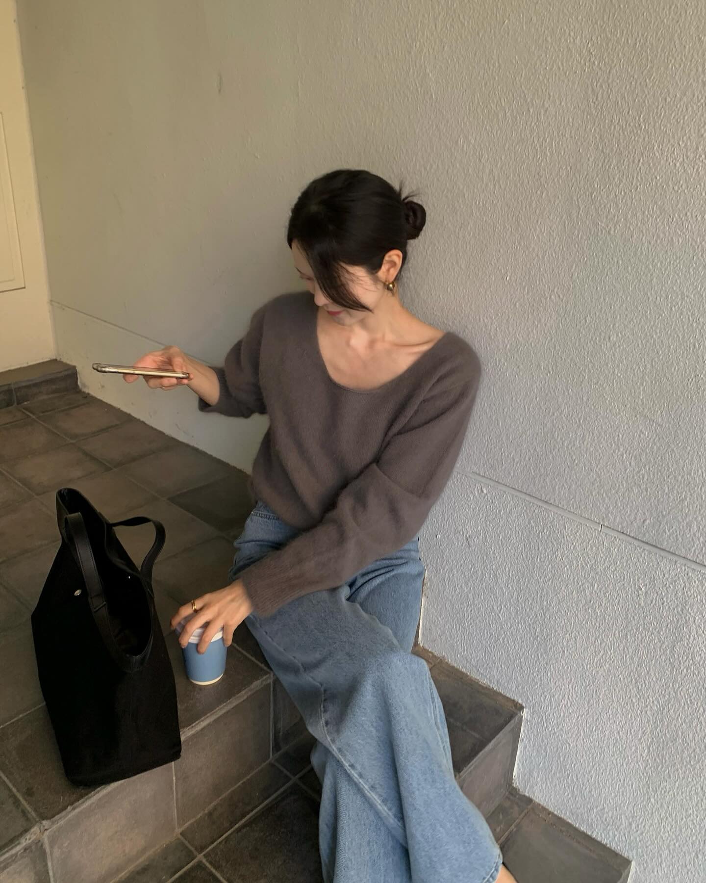 5 cách mặc áo len hack tuổi "bất bại", chắc chắn là nhiều chị em chưa biết hết- Ảnh 10. 5 cách mặc áo len hack tuổi "bất bại", chắc chắn là nhiều chị em chưa biết hết- Ảnh 10.