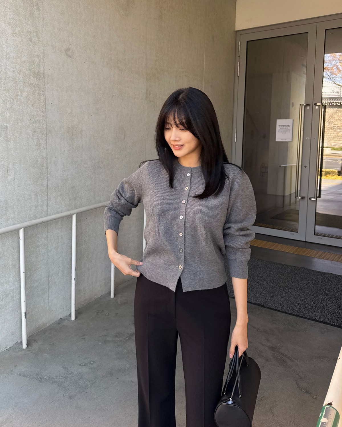 6 món thời trang giúp chị em xây dựng phong cách tối giản cực xuất sắc, sang năm vẫn mặc đẹp- Ảnh 1. 6 món thời trang giúp chị em xây dựng phong cách tối giản cực xuất sắc, sang năm vẫn mặc đẹp- Ảnh 1.