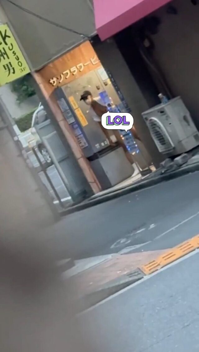 Kết cục ê chề của nam ca sĩ 96 khỏa thân nơi công cộng - Ảnh 2. Kết cục ê chề của nam ca sĩ 96 khỏa thân nơi công cộng - Ảnh 2.