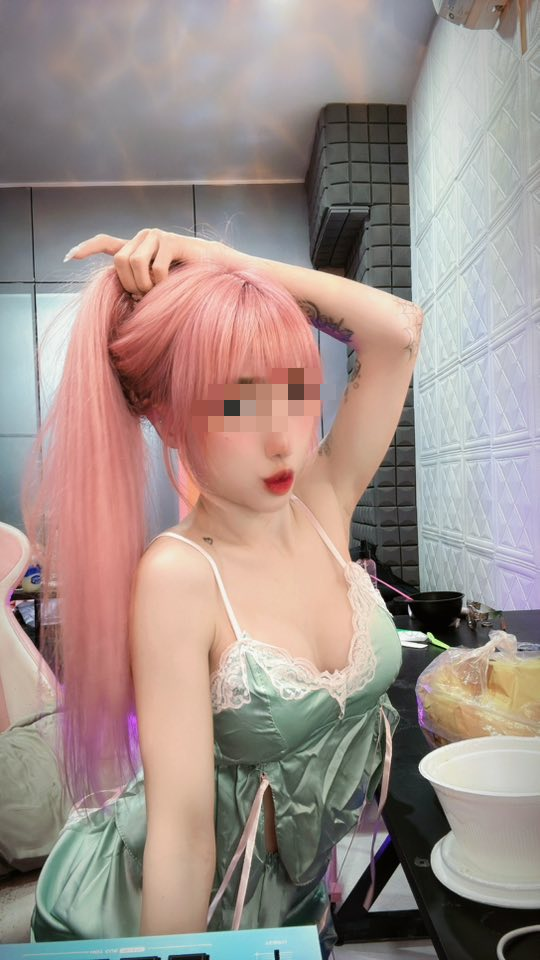 photo-1764340195958 photo-1764340195958