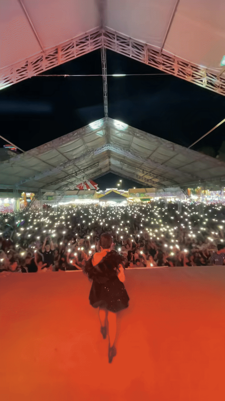 Giọt nước mắt của nữ ca sĩ hết thời phải đi hát hội chợ kiếm sống ở tuổi 43- Ảnh 3.