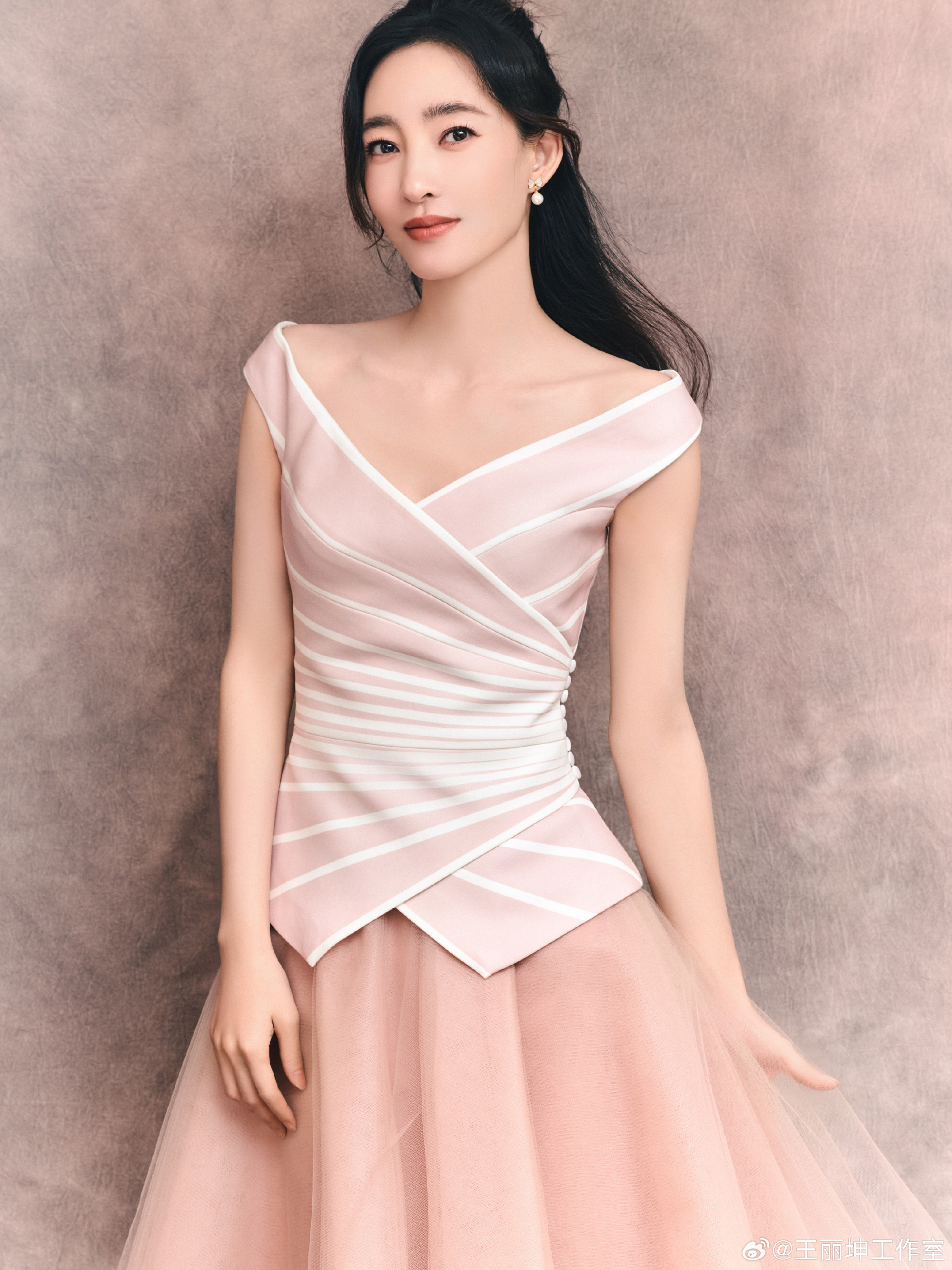 Hàng chục người kéo đến phim trường đòi tiền Hàng chục người kéo đến phim trường đòi tiền