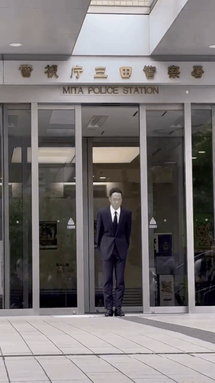 Kết cục ê chề của nam ca sĩ 96 khỏa thân nơi công cộng - Ảnh 4. Kết cục ê chề của nam ca sĩ 96 khỏa thân nơi công cộng - Ảnh 4.