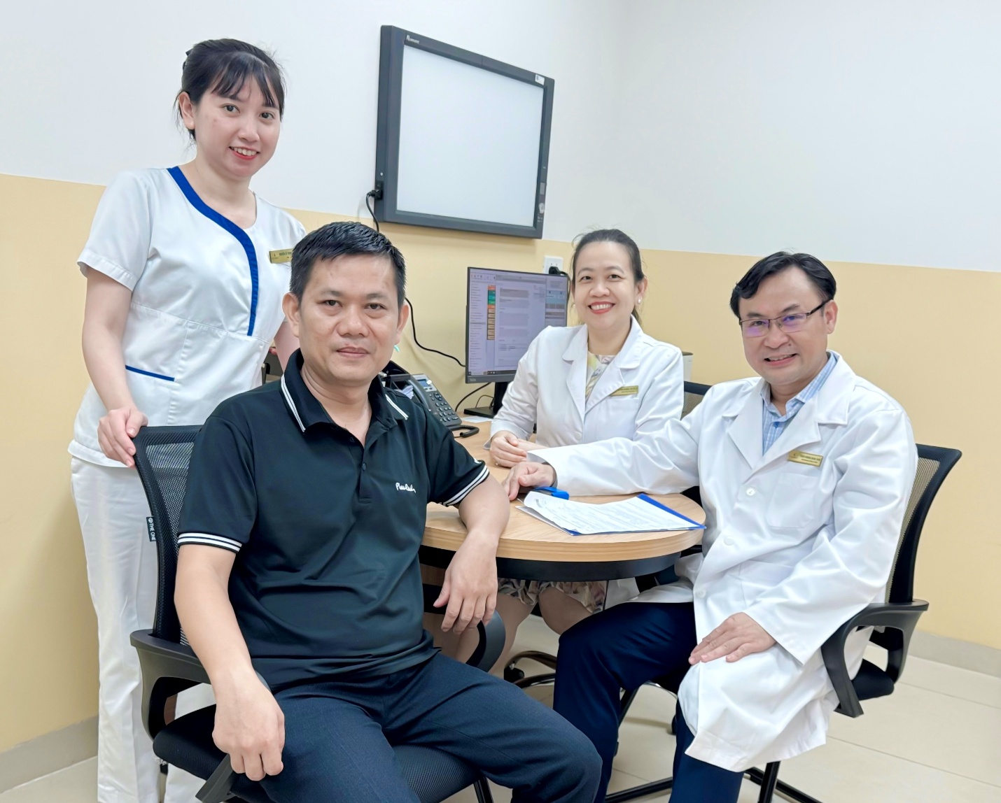 Kỹ thuật đặc biệt giúp người đàn ông tìm lại nụ cười sau hơn một năm bị co giật nửa mặt- Ảnh 2.