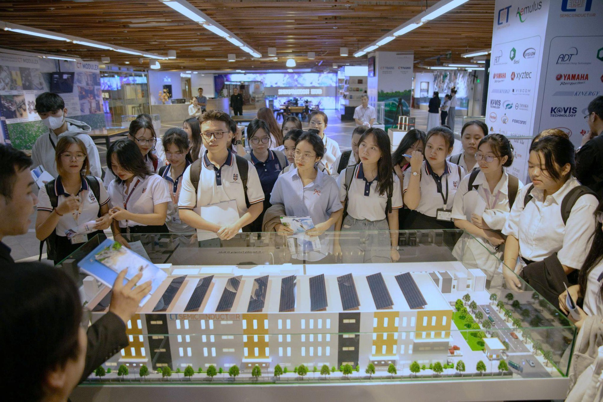 Nền tảng khoa học cơ bản “đâm chồi” những ngành công nghệ mới- Ảnh 2.