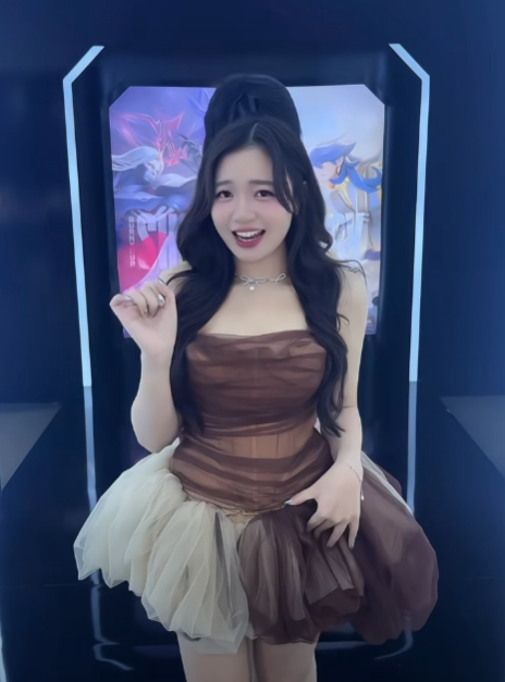 photo-1764297753877 photo-1764297753877