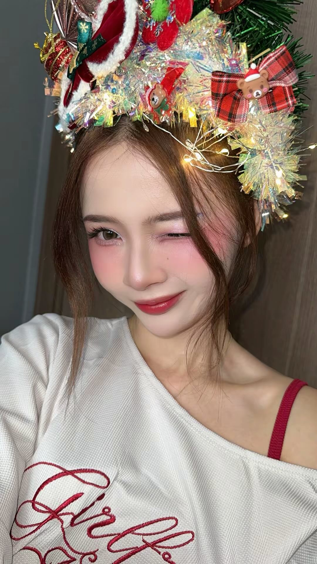 photo-1764298778228 photo-1764298778228