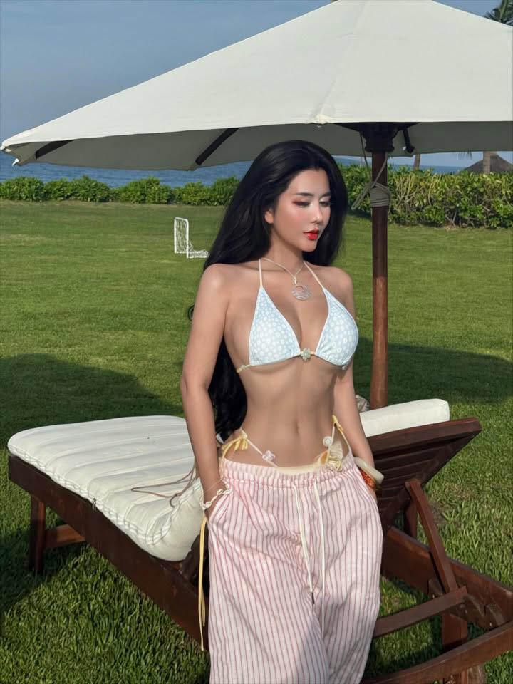 Xả ảnh mùa hè, hot girl Ngọc Trân khiến fan say nắng vì vóc dáng vạn người mê- Ảnh 11. Xả ảnh mùa hè, hot girl Ngọc Trân khiến fan say nắng vì vóc dáng vạn người mê- Ảnh 11.