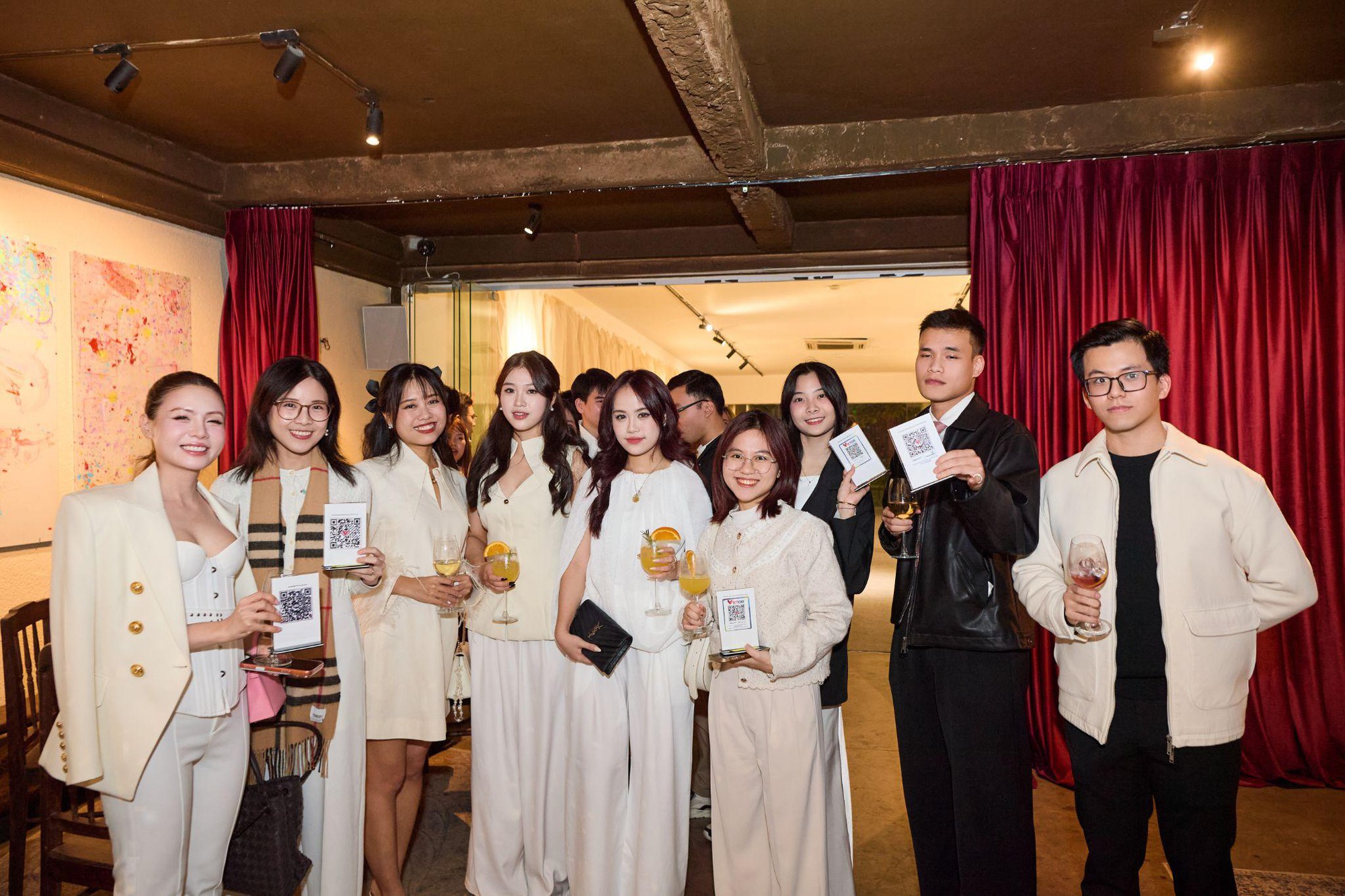 Khi cả nước đồng lòng hướng về miền Trung thì hội cựu du học sinh cũng không hề ngồi yên một chỗ- Ảnh 2.