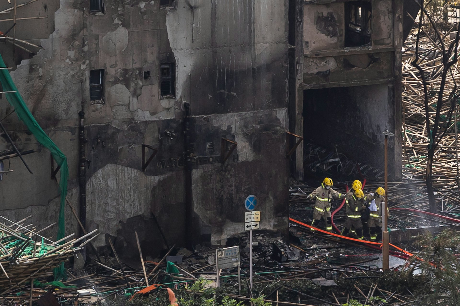 Tin nhắn cuối của nữ sinh 16 tuổi đang mất tích trong vụ cháy chung cư thảm khốc- Ảnh 1. Tin nhắn cuối của nữ sinh 16 tuổi đang mất tích trong vụ cháy chung cư thảm khốc- Ảnh 1.