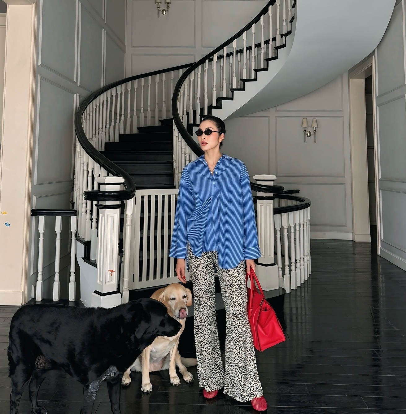 4 mẫu giày bệt khiến các mỹ nhân Việt "mê không lối thoát" từ năm này qua năm khác- Ảnh 1. 4 mẫu giày bệt khiến các mỹ nhân Việt "mê không lối thoát" từ năm này qua năm khác- Ảnh 1.