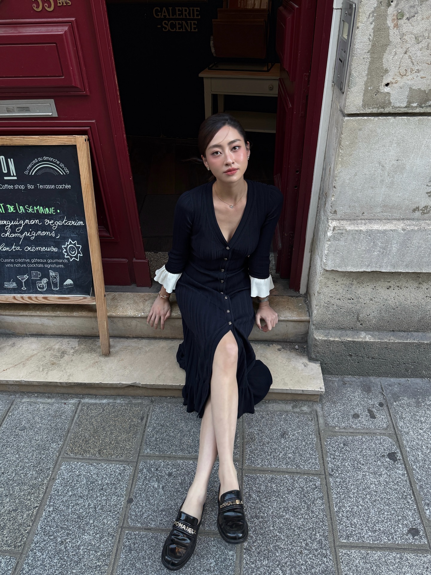 4 mẫu giày bệt khiến các mỹ nhân Việt "mê không lối thoát" từ năm này qua năm khác- Ảnh 12. 4 mẫu giày bệt khiến các mỹ nhân Việt "mê không lối thoát" từ năm này qua năm khác- Ảnh 12.