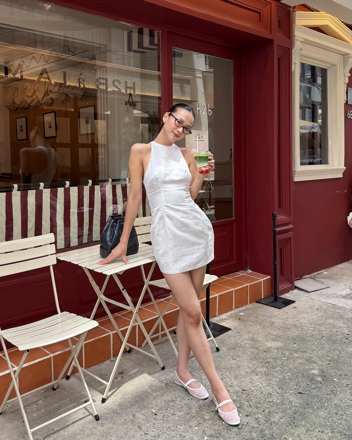 4 mẫu giày bệt khiến các mỹ nhân Việt "mê không lối thoát" từ năm này qua năm khác- Ảnh 3. 4 mẫu giày bệt khiến các mỹ nhân Việt "mê không lối thoát" từ năm này qua năm khác- Ảnh 3.