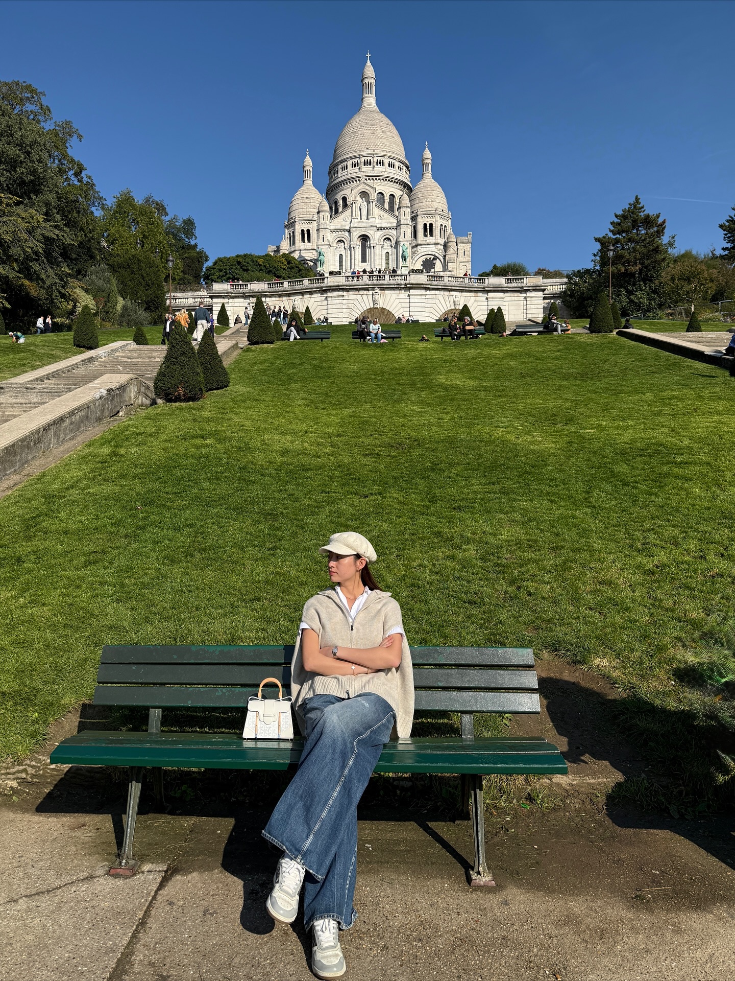 4 mẫu giày bệt khiến các mỹ nhân Việt "mê không lối thoát" từ năm này qua năm khác- Ảnh 9. 4 mẫu giày bệt khiến các mỹ nhân Việt "mê không lối thoát" từ năm này qua năm khác- Ảnh 9.