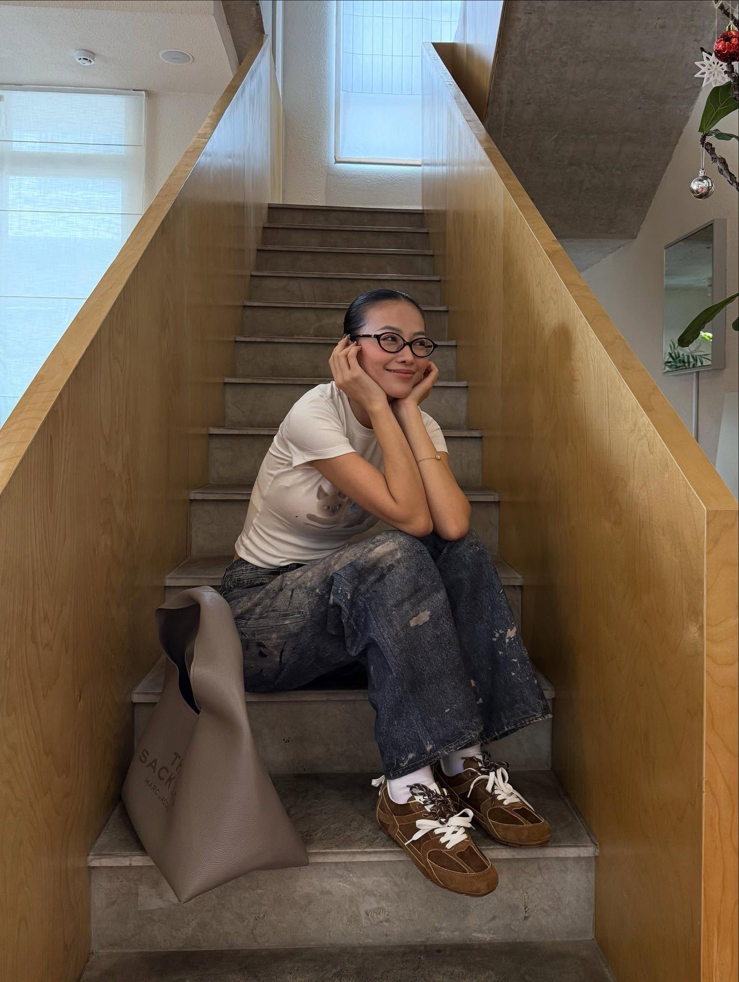 4 mẫu giày bệt khiến các mỹ nhân Việt "mê không lối thoát" từ năm này qua năm khác- Ảnh 7. 4 mẫu giày bệt khiến các mỹ nhân Việt "mê không lối thoát" từ năm này qua năm khác- Ảnh 7.