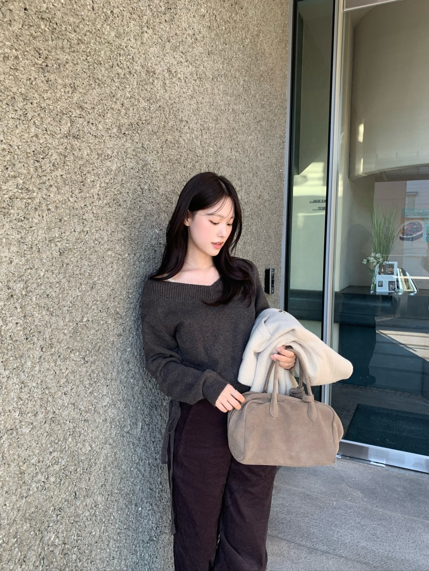 5 mẫu áo hoàn hảo để mix cùng quần ống rộng, mặc đơn giản mà chuẩn sành điệu chính là đây- Ảnh 7. 5 mẫu áo hoàn hảo để mix cùng quần ống rộng, mặc đơn giản mà chuẩn sành điệu chính là đây- Ảnh 7.