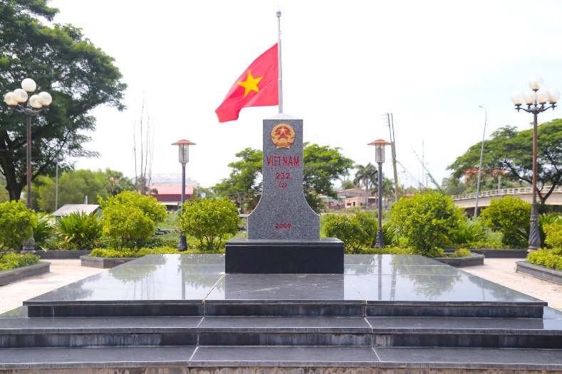 Chạm vào tổ quốc từ những cột mốc biên cương- Ảnh 3. Chạm vào tổ quốc từ những cột mốc biên cương- Ảnh 3.