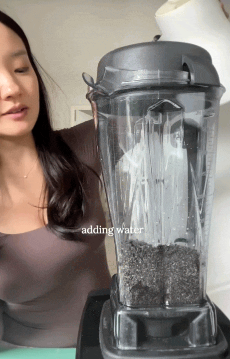 Mái tóc tuổi 40 vẫn đen mượt, bồng bềnh, không một sợi bạc: Bí quyết "học lỏm" từ bà ngoại tuổi U90- Ảnh 5. Mái tóc tuổi 40 vẫn đen mượt, bồng bềnh, không một sợi bạc: Bí quyết "học lỏm" từ bà ngoại tuổi U90- Ảnh 5.