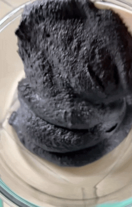 Mái tóc tuổi 40 vẫn đen mượt, bồng bềnh, không một sợi bạc: Bí quyết "học lỏm" từ bà ngoại tuổi U90- Ảnh 6. Mái tóc tuổi 40 vẫn đen mượt, bồng bềnh, không một sợi bạc: Bí quyết "học lỏm" từ bà ngoại tuổi U90- Ảnh 6.