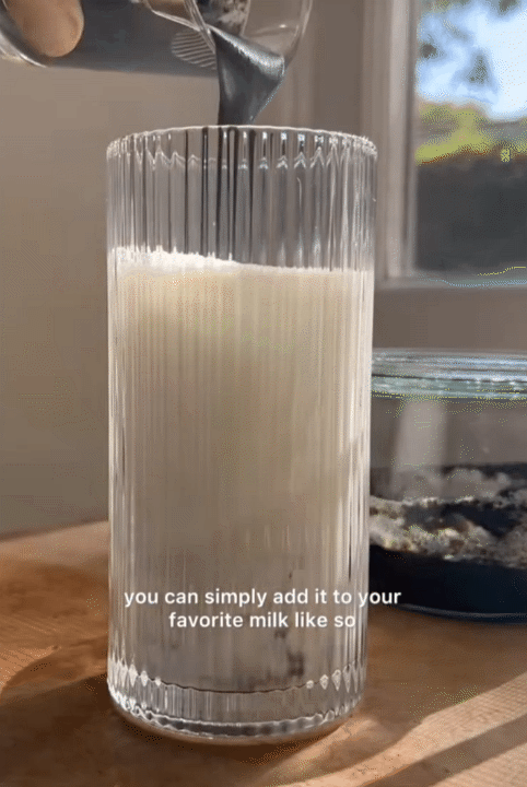 Mái tóc tuổi 40 vẫn đen mượt, bồng bềnh, không một sợi bạc: Bí quyết "học lỏm" từ bà ngoại tuổi U90- Ảnh 9. Mái tóc tuổi 40 vẫn đen mượt, bồng bềnh, không một sợi bạc: Bí quyết "học lỏm" từ bà ngoại tuổi U90- Ảnh 9.