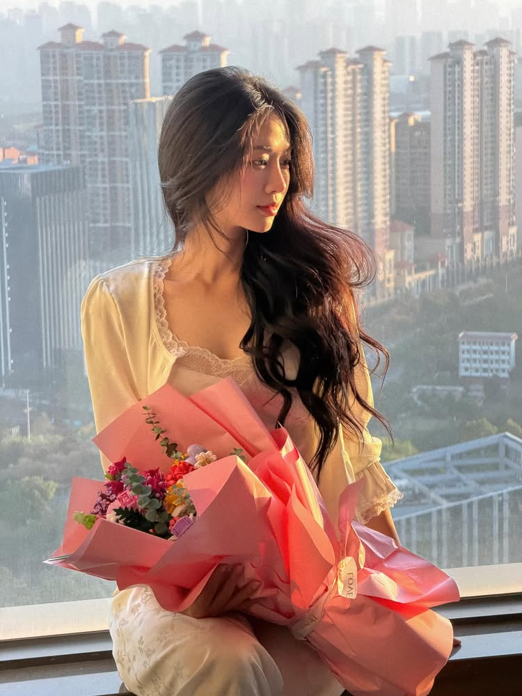 photo-1764430934474 photo-1764430934474