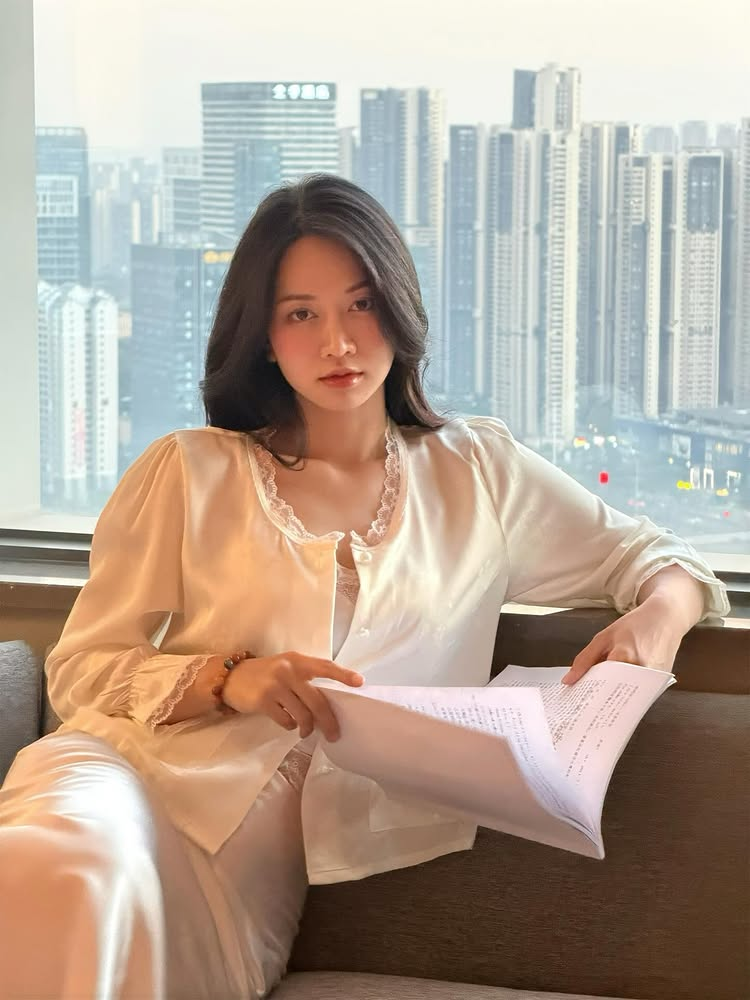 photo-1764430946245 photo-1764430946245