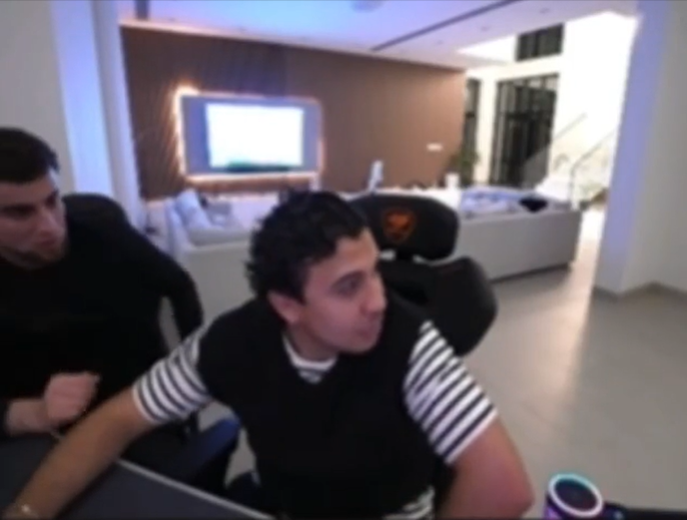 photo-1764433794529 photo-1764433794529