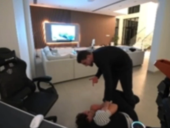 photo-1764434081310 photo-1764434081310