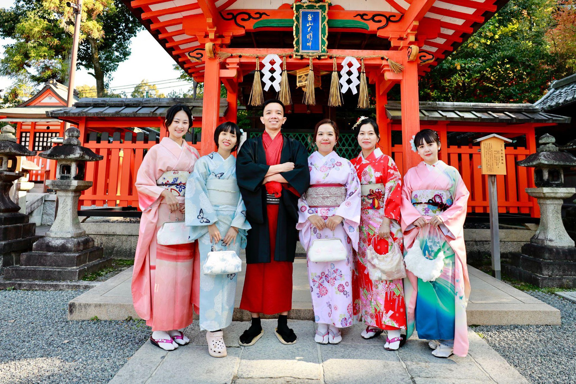 Bán phim cách nhiệt - Khám phá thế giới: “Hành trình mùa thu Nhật Bản 2025”- Ảnh 3. Bán phim cách nhiệt - Khám phá thế giới: “Hành trình mùa thu Nhật Bản 2025”- Ảnh 3.