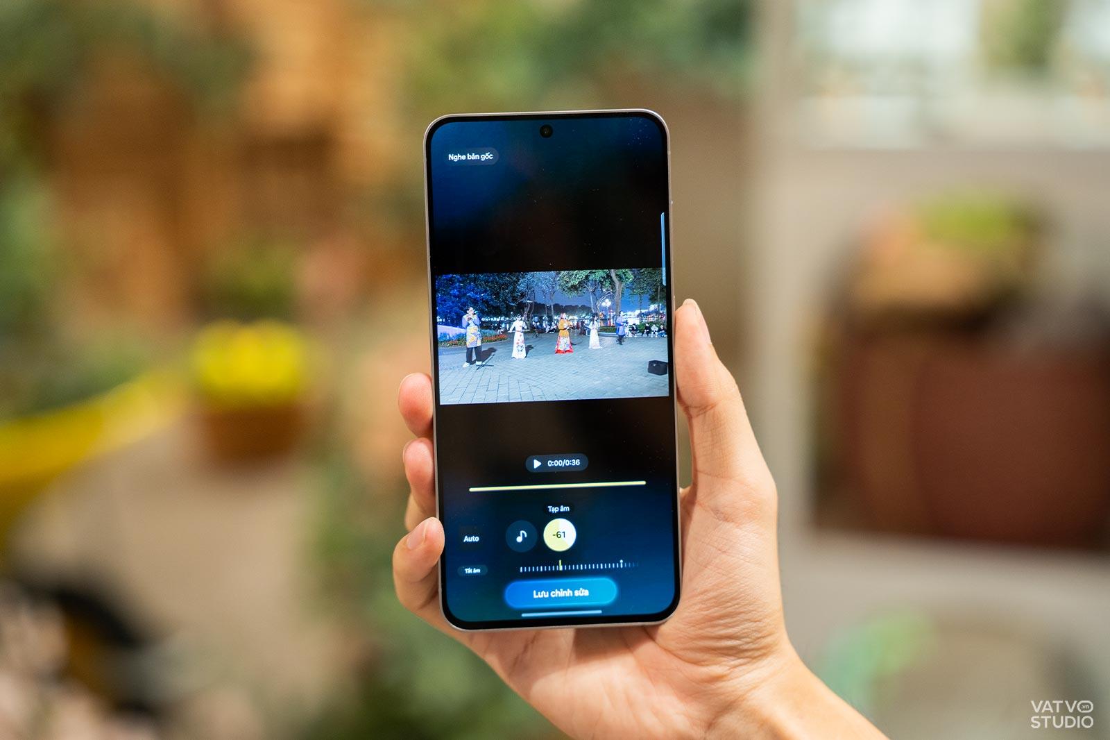 Fan buitruonglinh đứng ngồi không yên vì Galaxy S25 FE mở game Duet cực cháy tại Anh Trai "Say Hi" 2025 Concert- Ảnh 4.