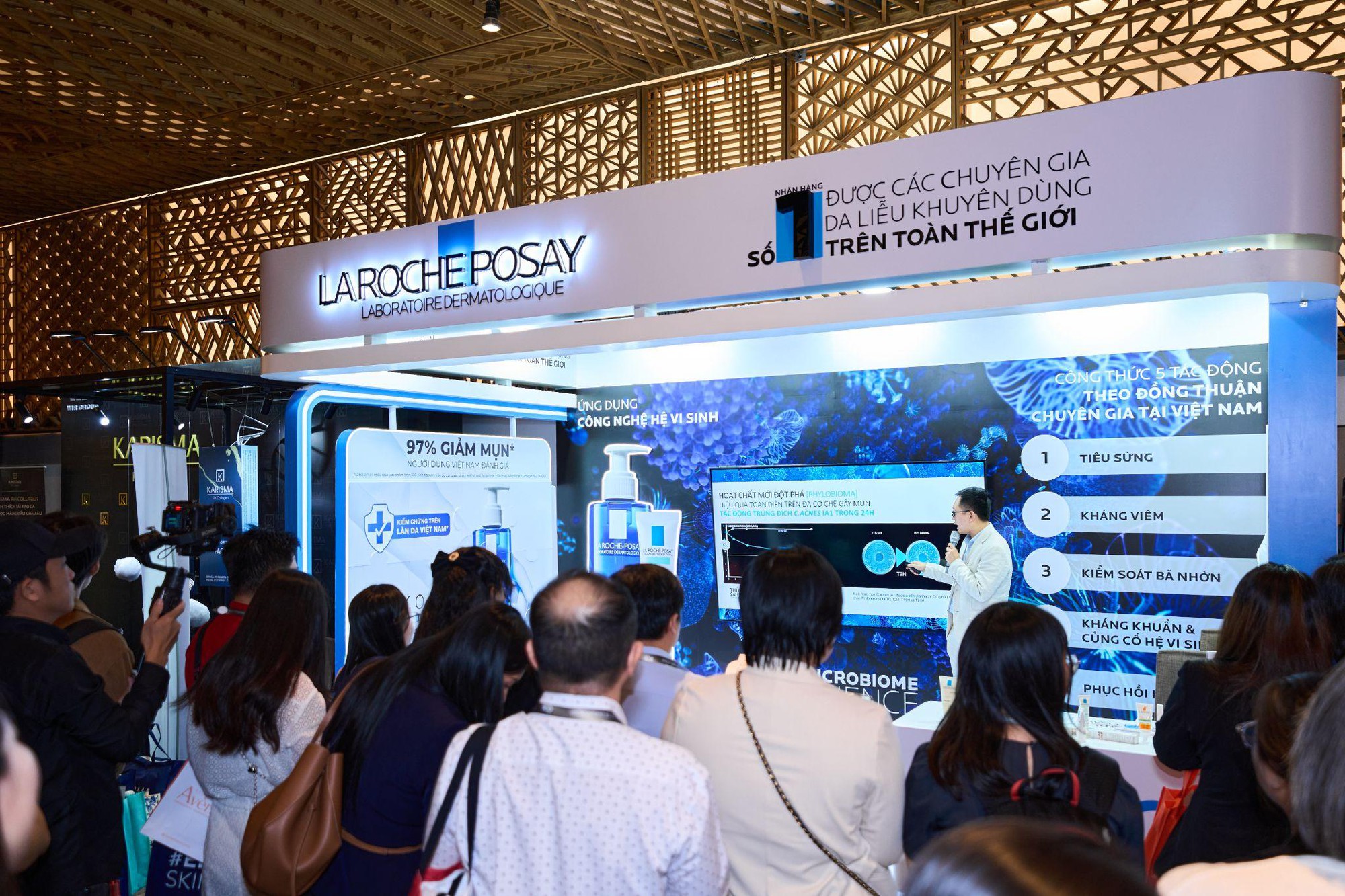 La Roche-Posay công bố kết quả “giật mình” của bộ sản phẩm Effaclar trên da mụn- Ảnh 5. La Roche-Posay công bố kết quả “giật mình” của bộ sản phẩm Effaclar trên da mụn- Ảnh 5.