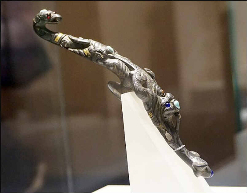 Người nông dân bất ngờ đào được con rắn đen mắt đỏ, chuyên gia một mực khẳng định là rồng: Sự thực là gì?- Ảnh 1.