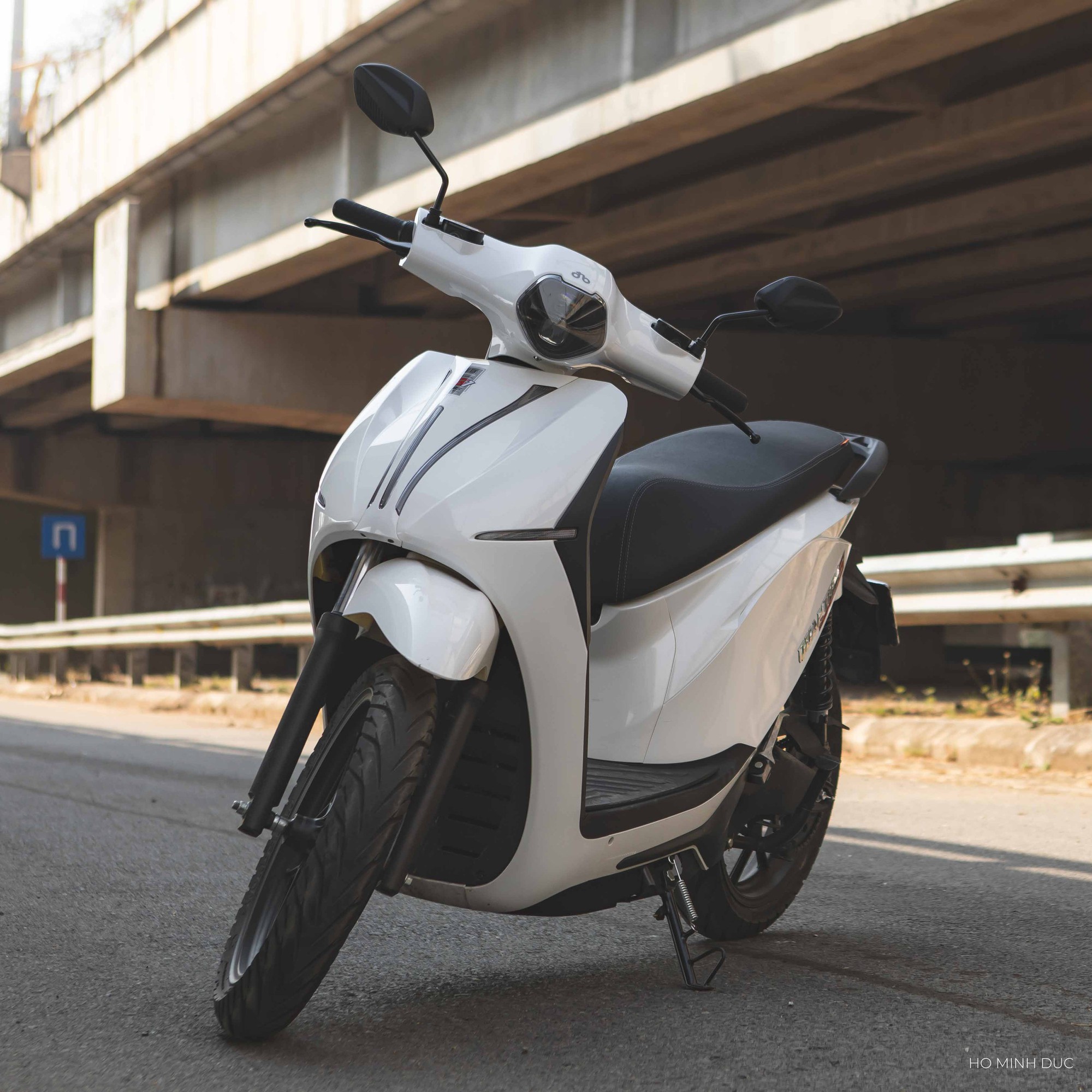 Xe máy điện đi gần 300km/sạc, cốp to hơn Lead có ưu đãi khủng: Chi 3,5 triệu đã có thể mang xe về- Ảnh 1. Xe máy điện đi gần 300km/sạc, cốp to hơn Lead có ưu đãi khủng: Chi 3,5 triệu đã có thể mang xe về- Ảnh 1.